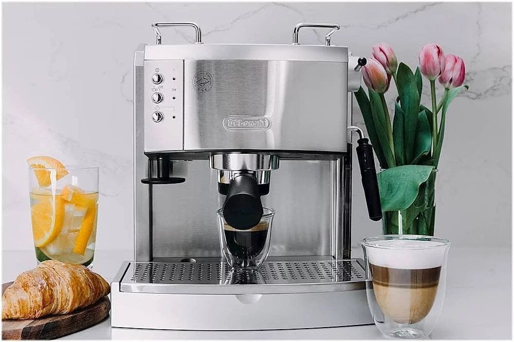 de’longhi – espresso machine with 15 bars of pressure, milk frother and removable water tank – stainless steel de’longhi – espresso machine with 15 bars of pressure, milk frother and removable water tank – stainless steel